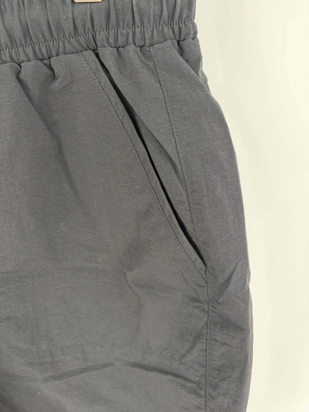 ALO Alumni Shorts - Picture 2 of 5